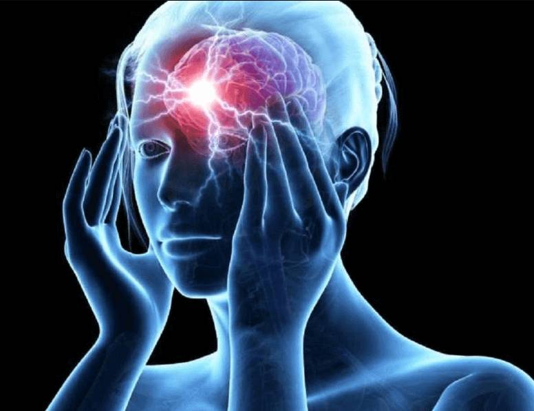 Прием таблеток при мигрени